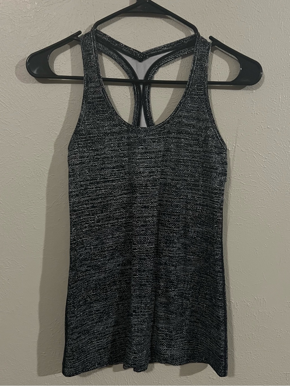 Lululemon Cool Racerback Tank Top in Heather Gray and Black no tag size 4?